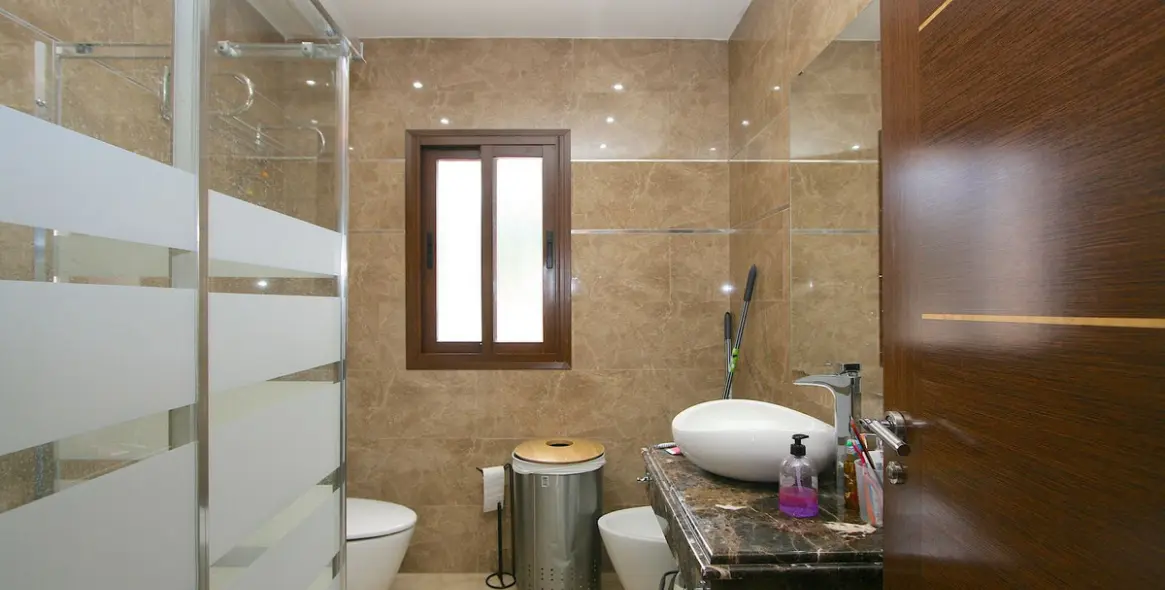 Sale of detached villa in Sierrezuela 12