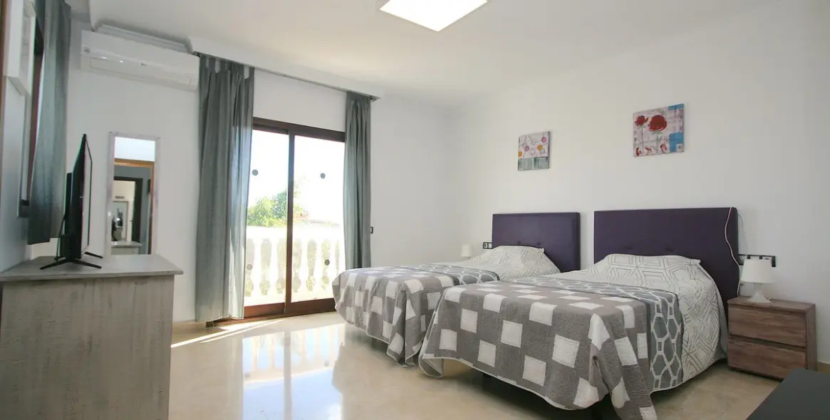 Sale of detached villa in Sierrezuela 20