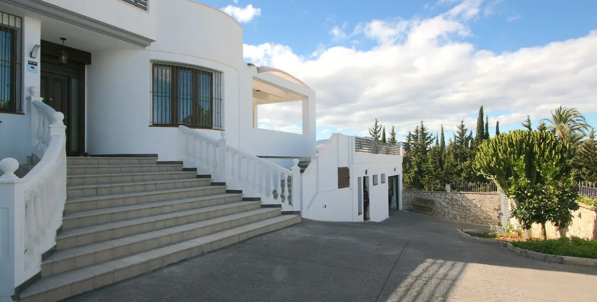 Venta de villa independiente en Sierrezuela 30