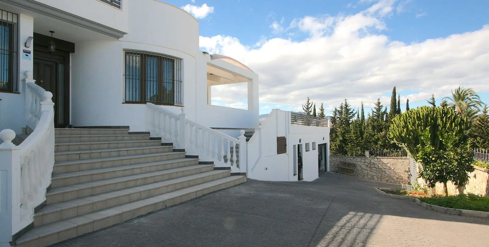Продажа  отдельно стоящей виллы в Sierrezuela 30