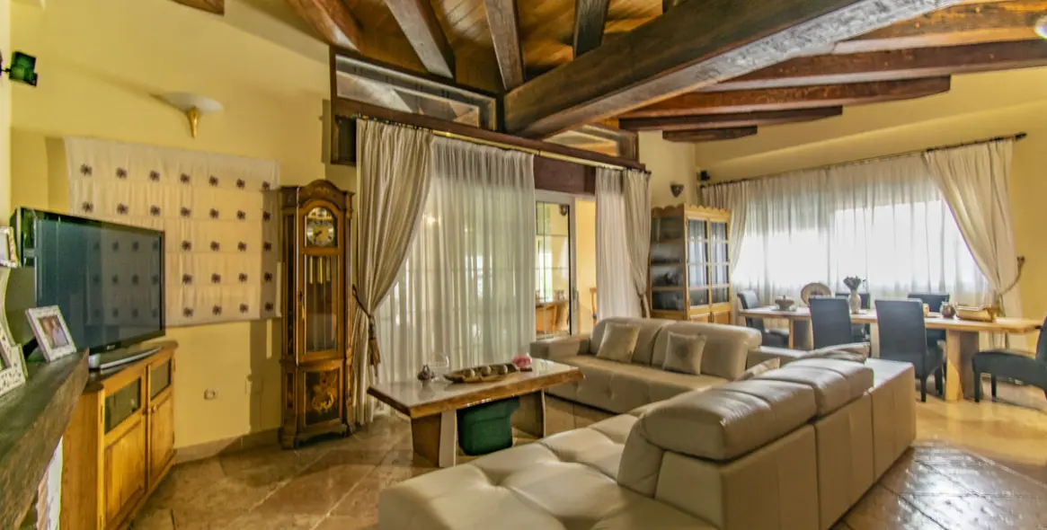 Sale of detached villa in San Pedro de Alcántara 24