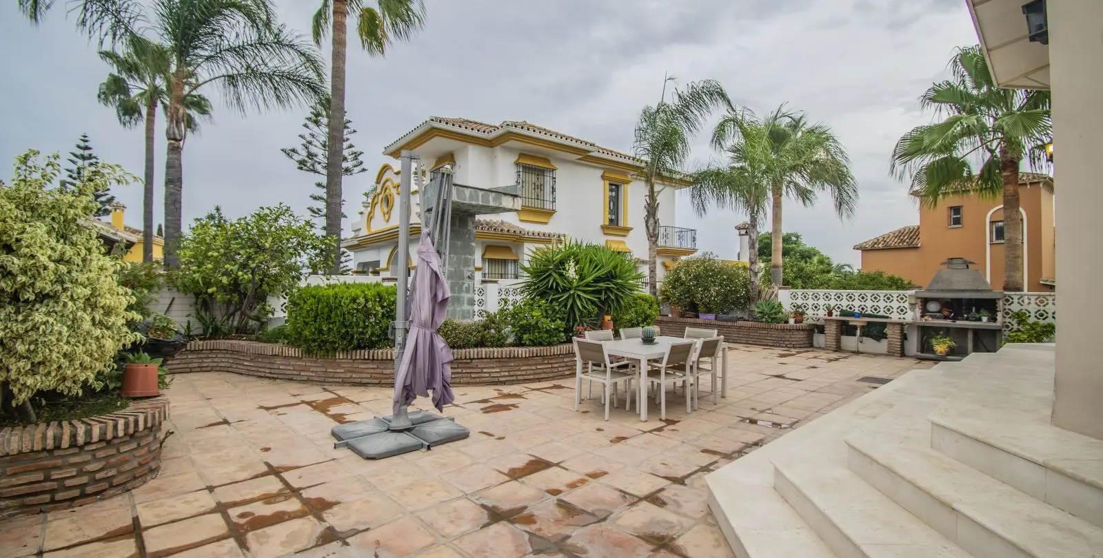 Sale of detached villa in San Pedro de Alcántara 1