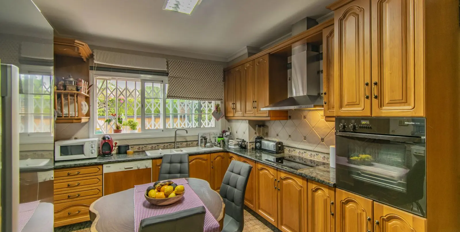 Sale of detached villa in San Pedro de Alcántara 10