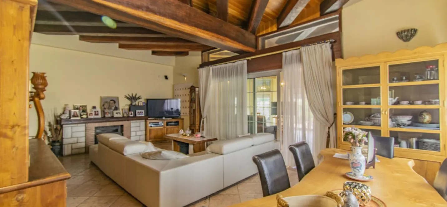 Sale of detached villa in San Pedro de Alcántara 2