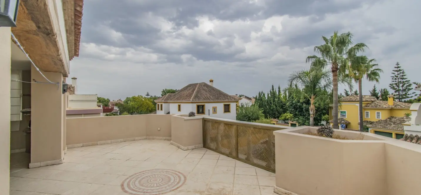 Sale of detached villa in San Pedro de Alcántara 3