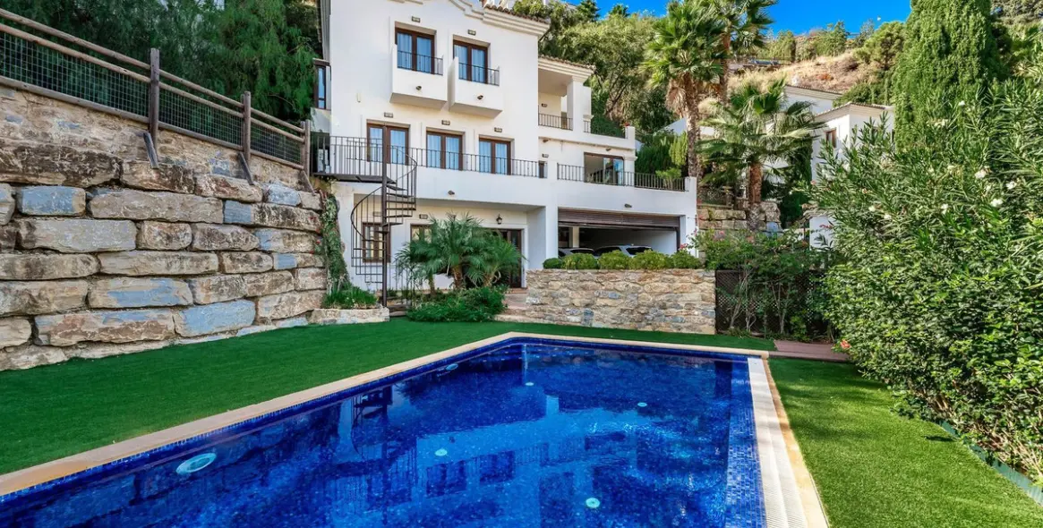 Продажа  отдельно стоящей виллы в Benahavís (район Benahavís) 2