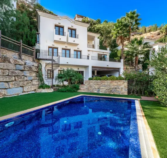 Oтдельно стоящая вилла R4152868