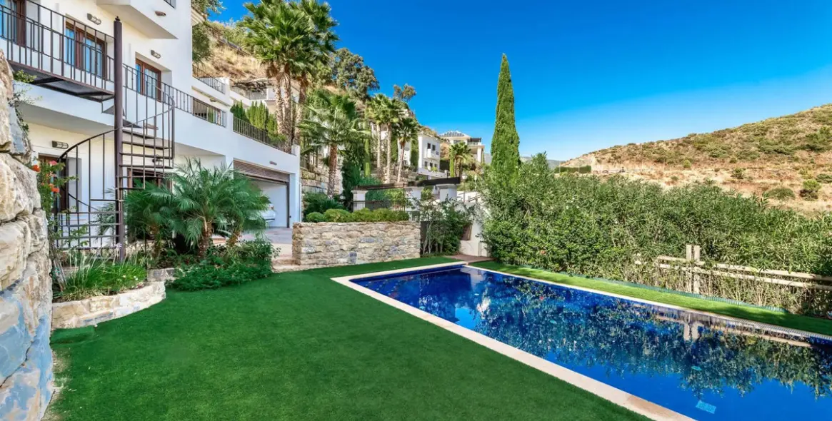 Продажа  отдельно стоящей виллы в Benahavís (район Benahavís) 3