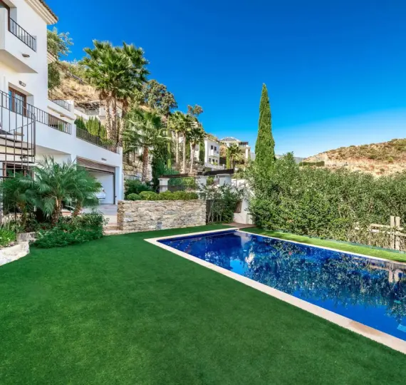 Oтдельно стоящая вилла R4152868