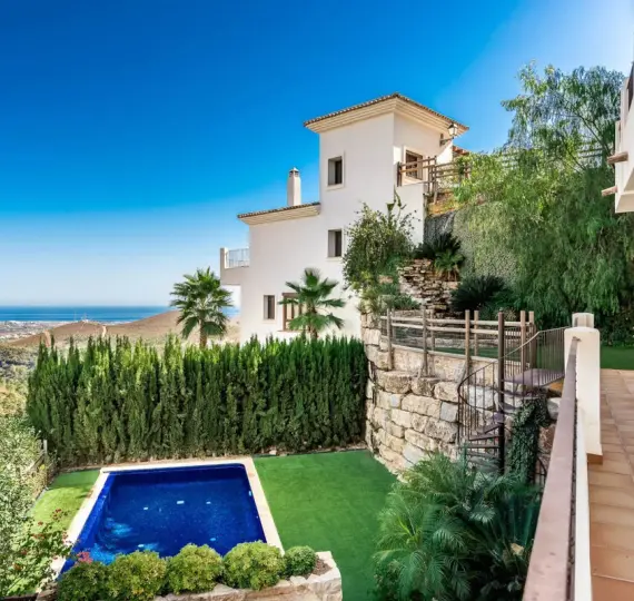 Oтдельно стоящая вилла R4152868