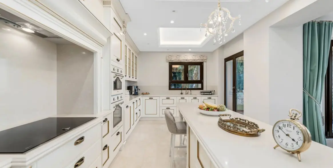 Продажа  отдельно стоящей виллы в Benahavís (район Benahavís) 12