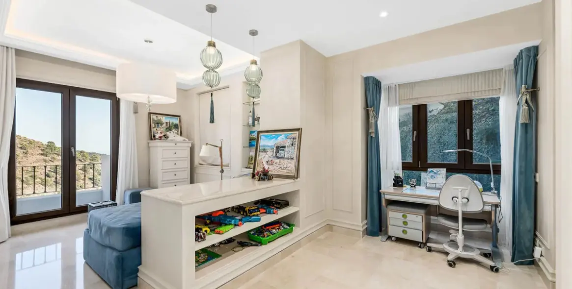 Продажа  отдельно стоящей виллы в Benahavís (район Benahavís) 18