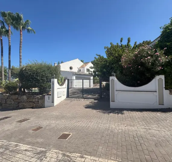 Продажа  отдельно стоящей виллы в Istán