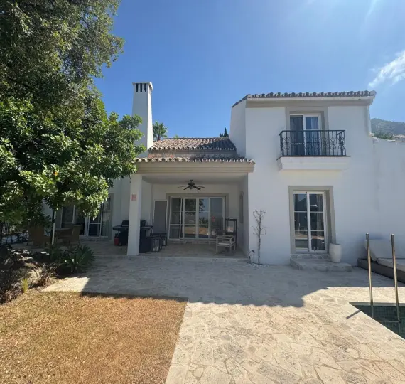 Продажа  отдельно стоящей виллы в Istán