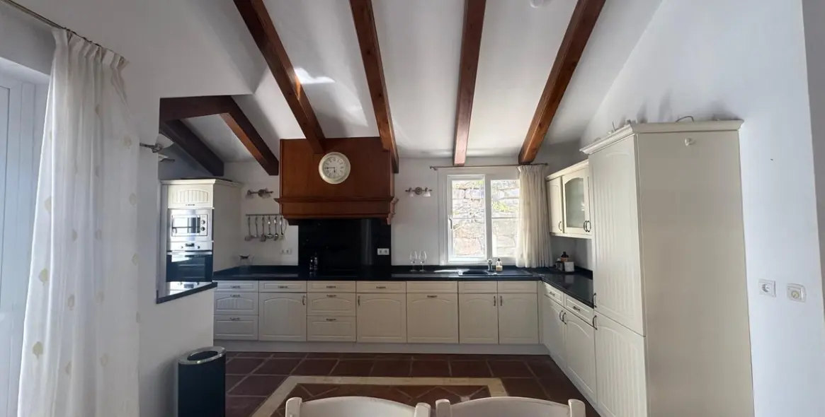 Продажа  отдельно стоящей виллы в Istán 11