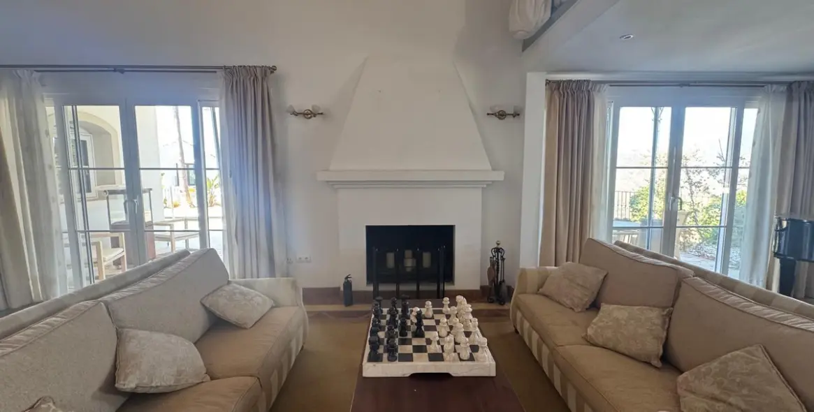 Продажа  отдельно стоящей виллы в Istán 17