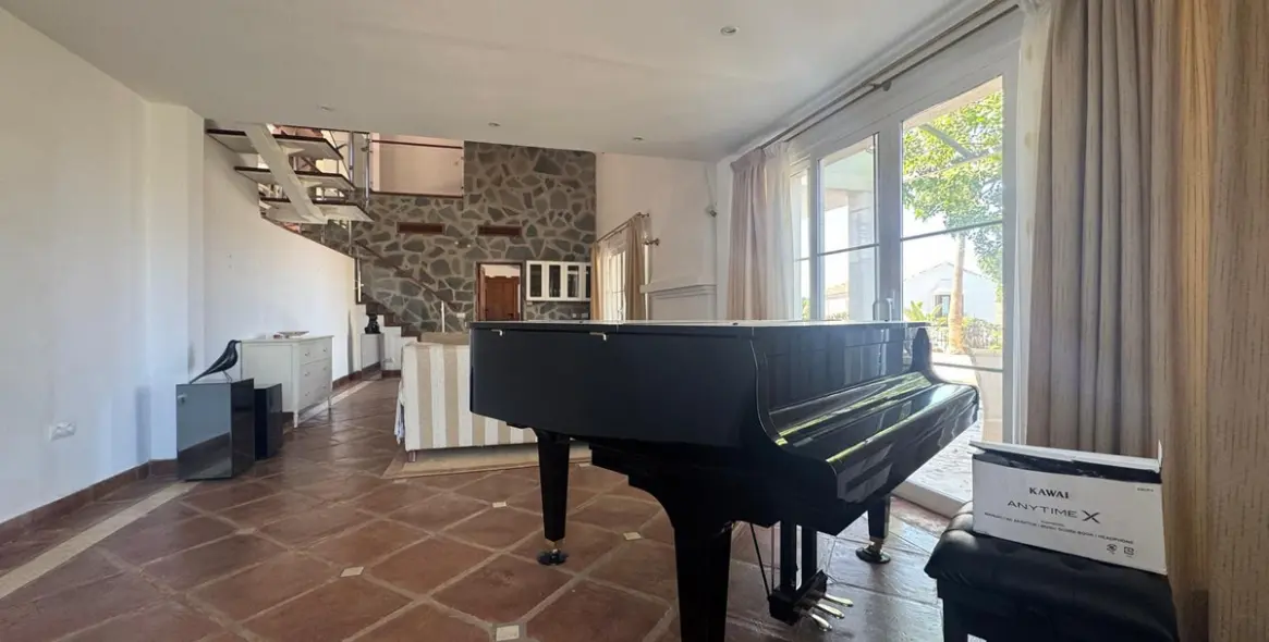 Продажа  отдельно стоящей виллы в Istán 19