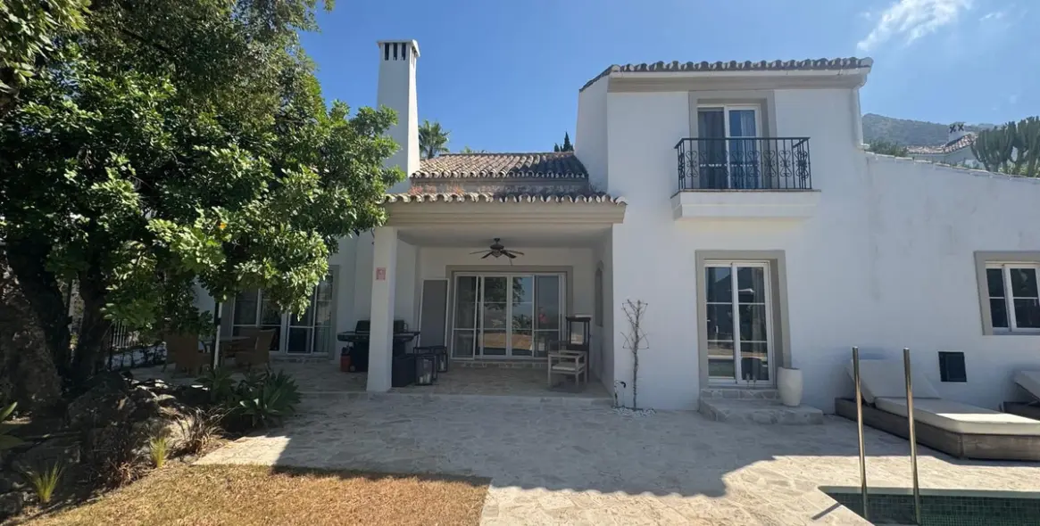 Sale of detached villa in Istán 5