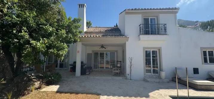 Sale of detached villa in Istán 4