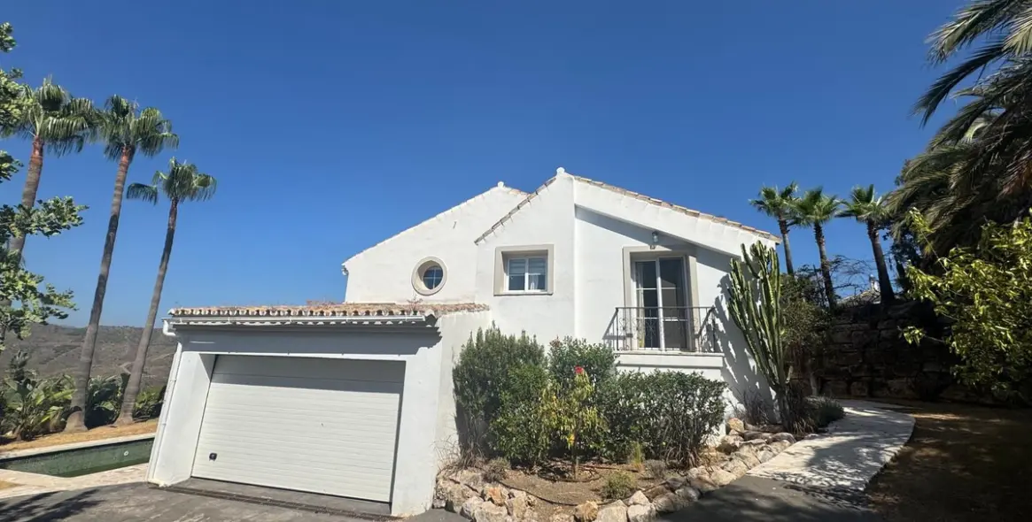 Sale of detached villa in Istán 6