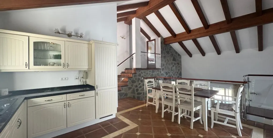 Sale of detached villa in Istán 9