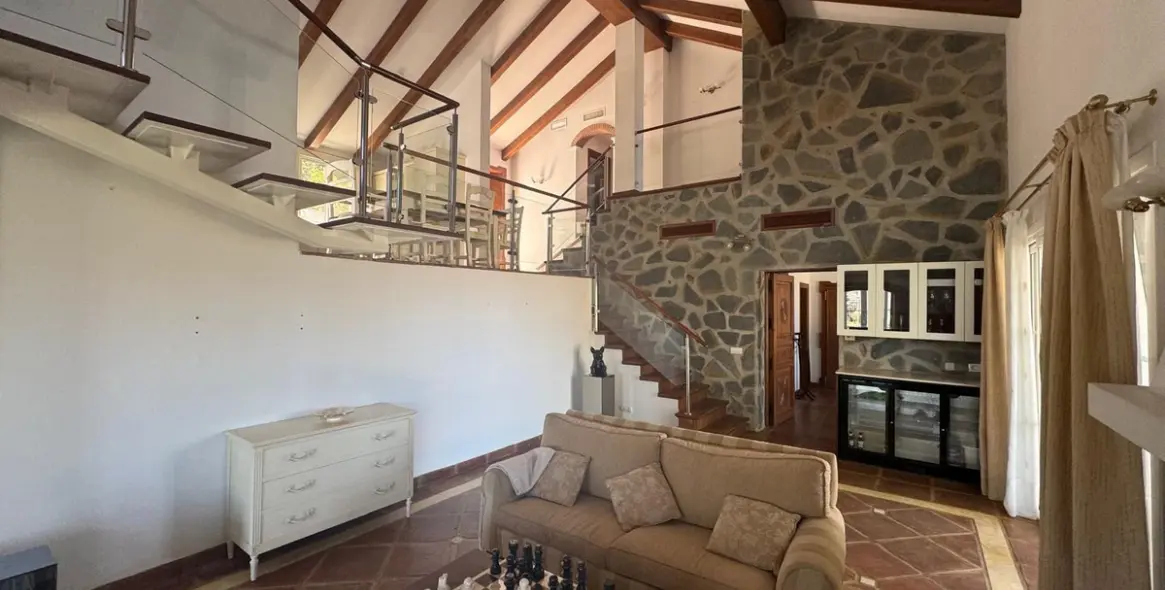 Sale of detached villa in Istán 16