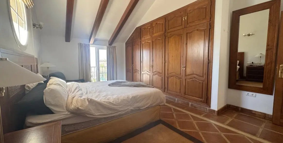 Sale of detached villa in Istán 20