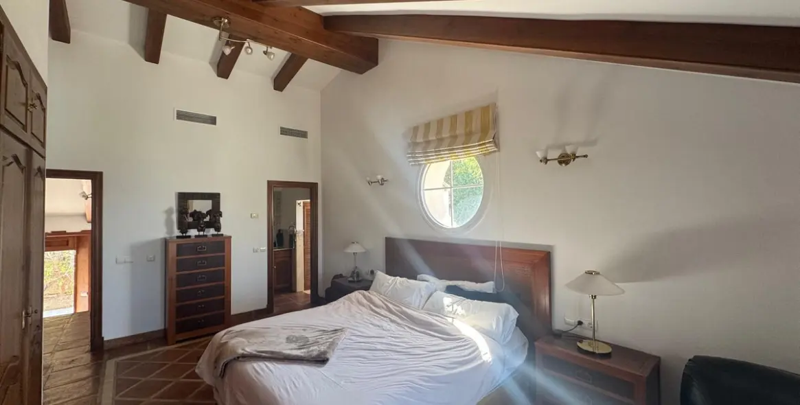 Sale of detached villa in Istán 23