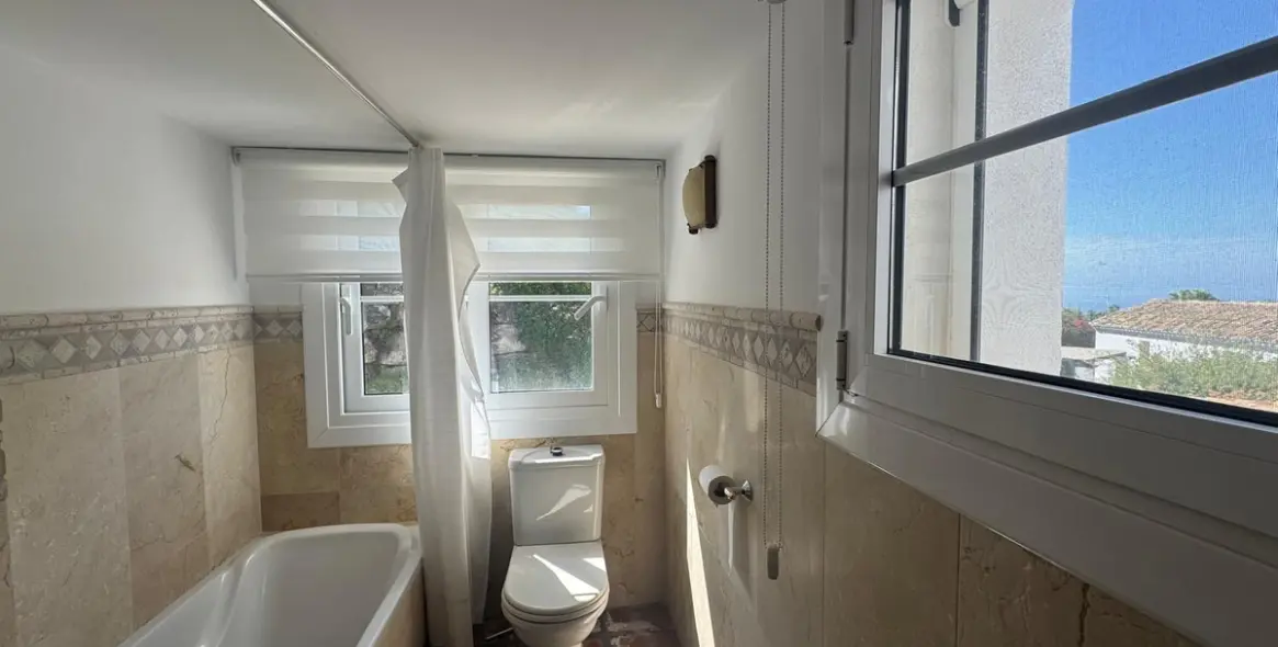 Sale of detached villa in Istán 25