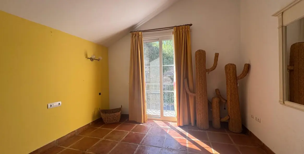 Sale of detached villa in Istán 26