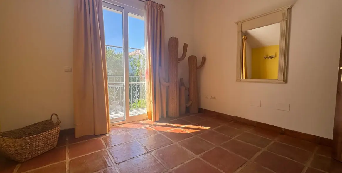 Sale of detached villa in Istán 27