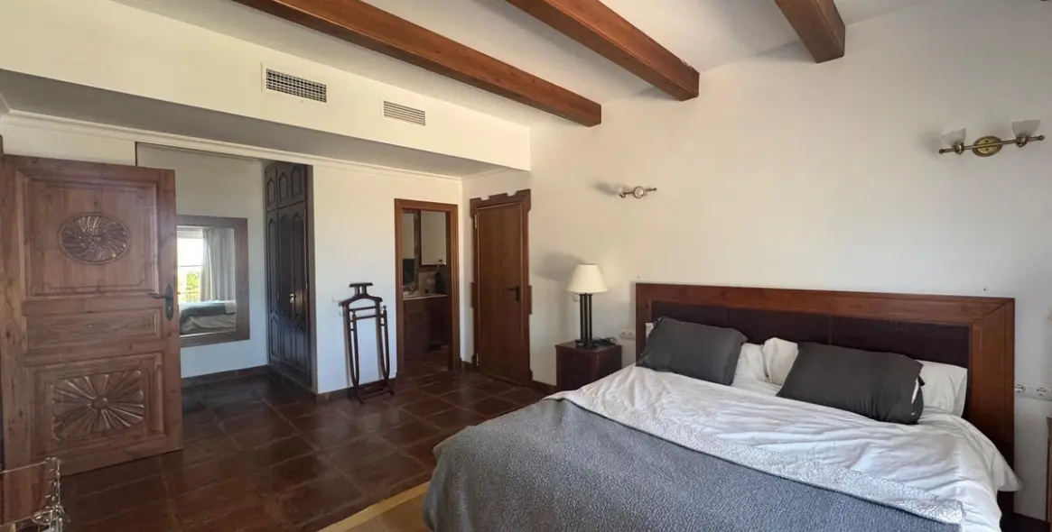 Sale of detached villa in Istán 32