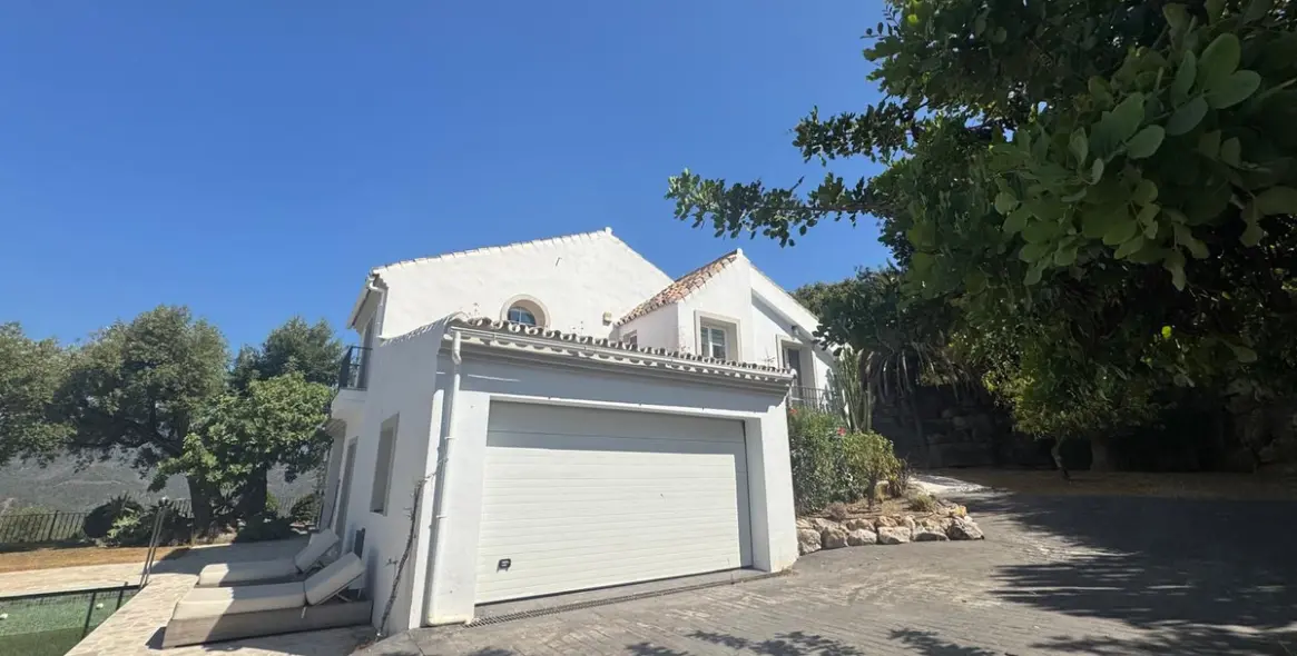 Sale of detached villa in Istán 37