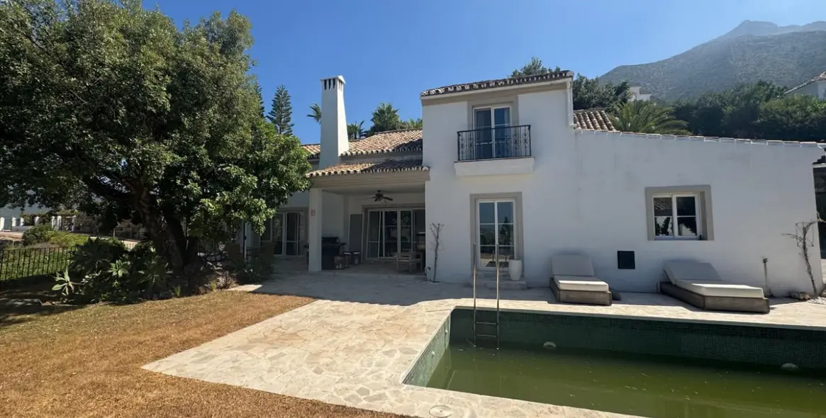 Sale of detached villa in Istán 39