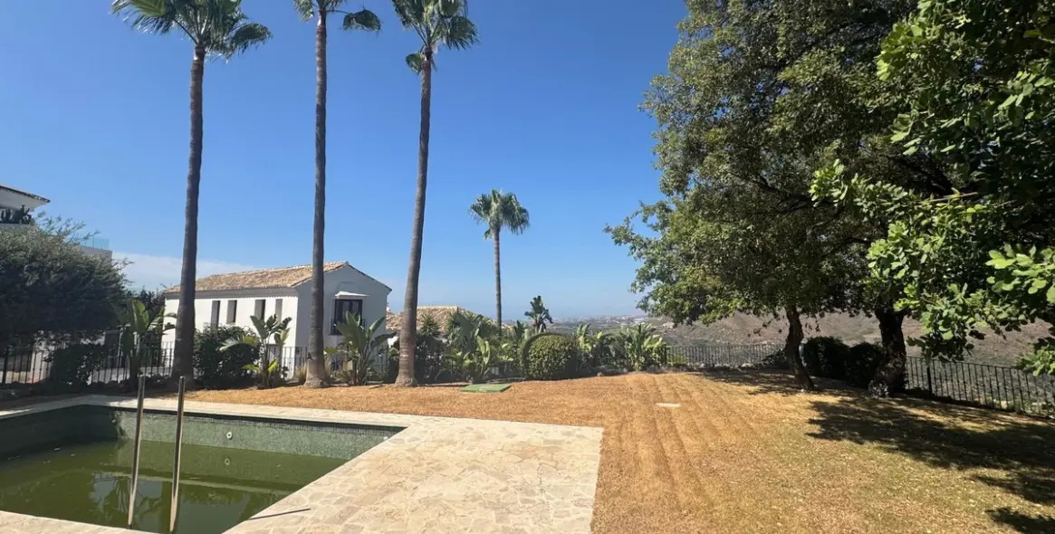 Sale of detached villa in Istán 42