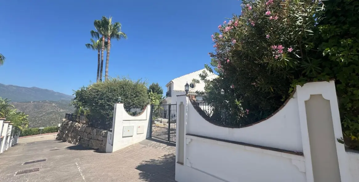 Sale of detached villa in Istán 44