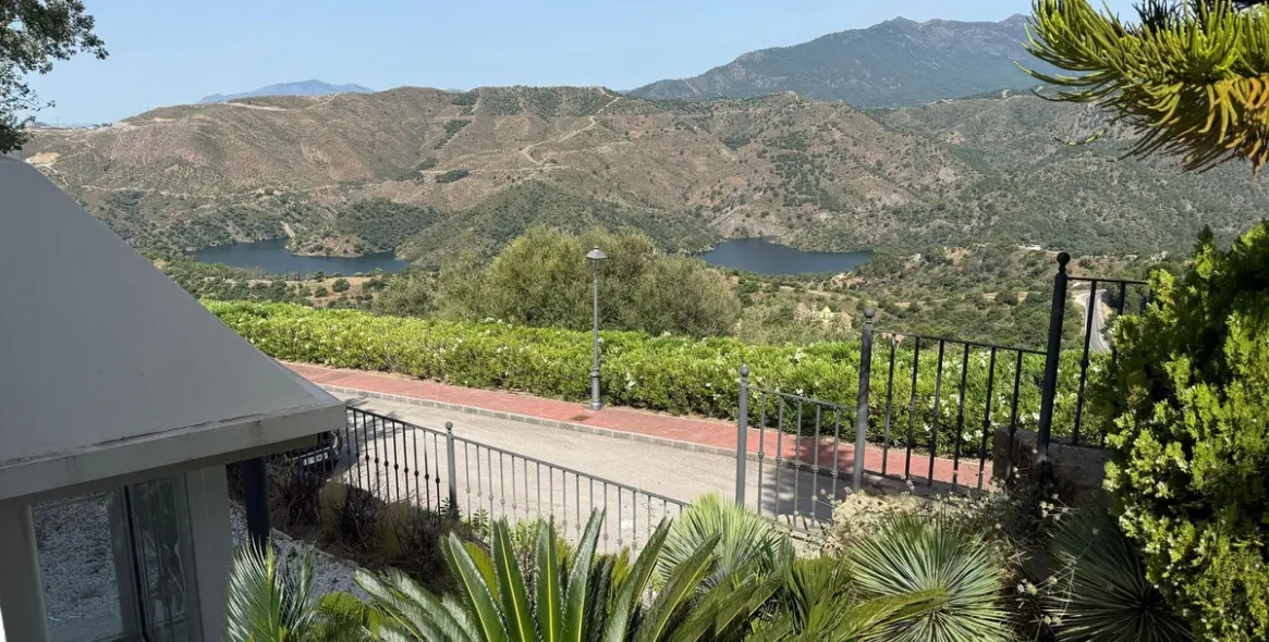 Sale of detached villa in Istán 48