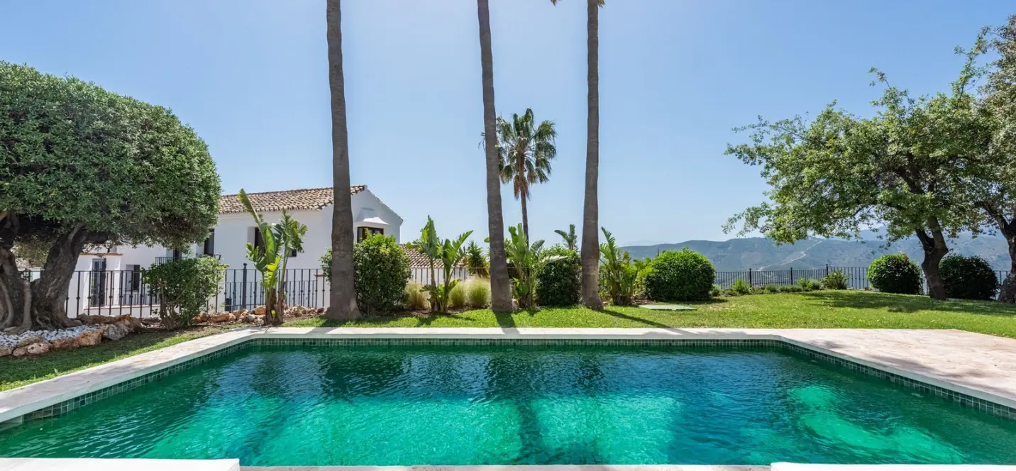 Sale of detached villa in Istán 0