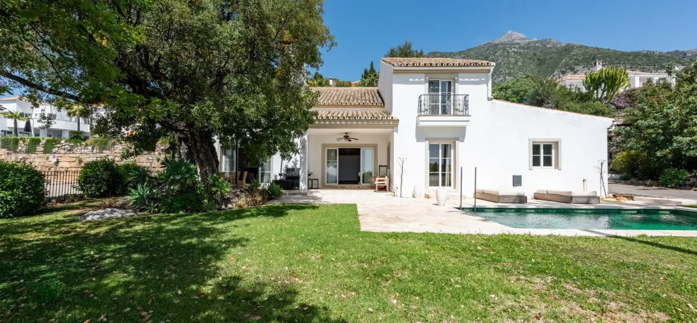 Sale of detached villa in Istán 2