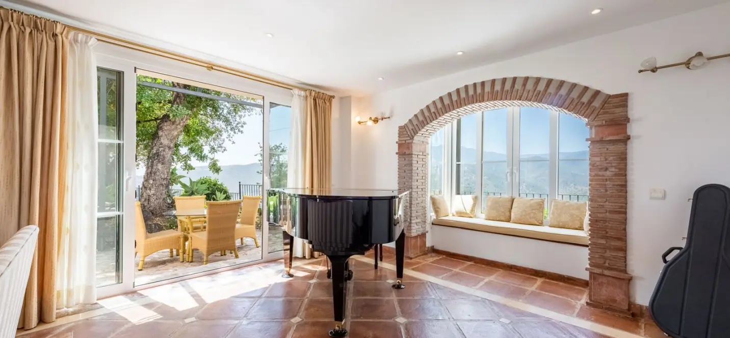 Sale of detached villa in Istán 3