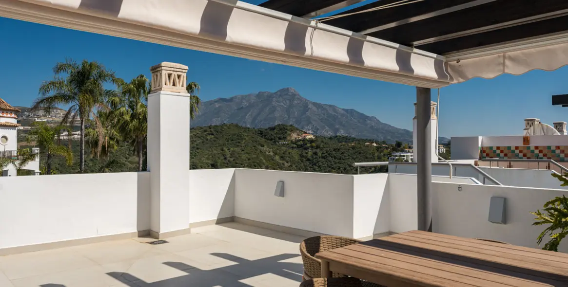 Venta de ático dúplex en La Quinta 47
