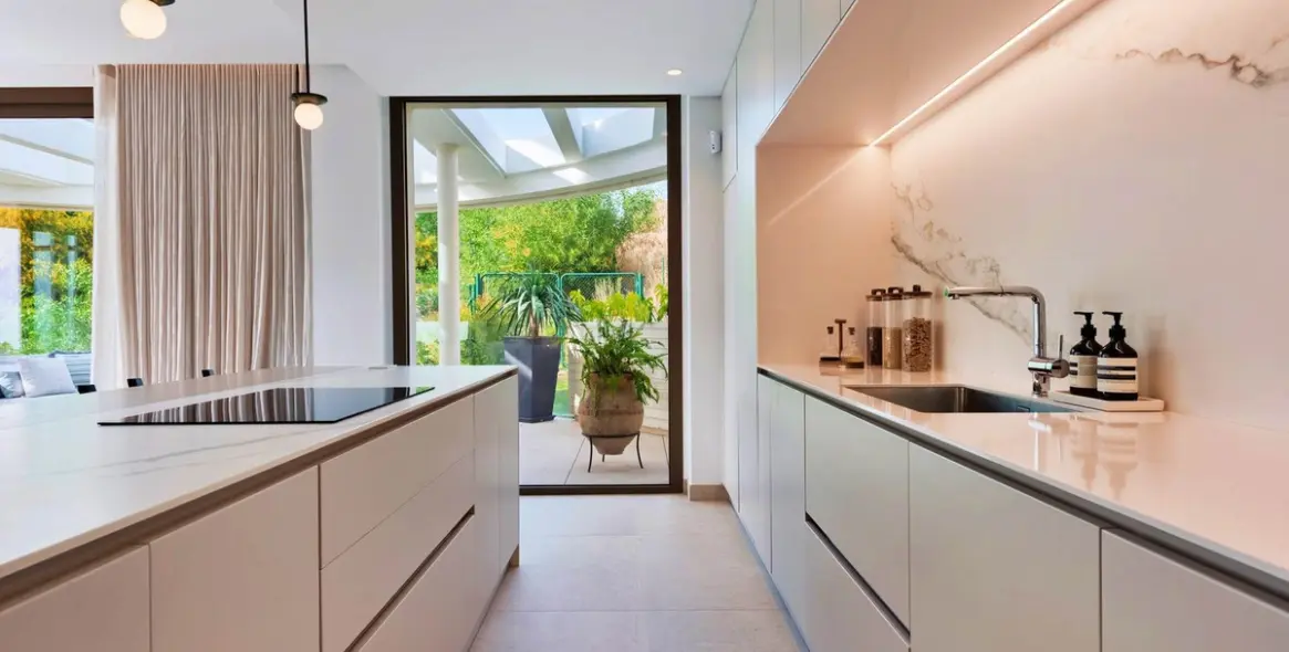 Продажа апартаментов на первом этаже в Nueva Andalucía (район Nueva Andalucía) 8