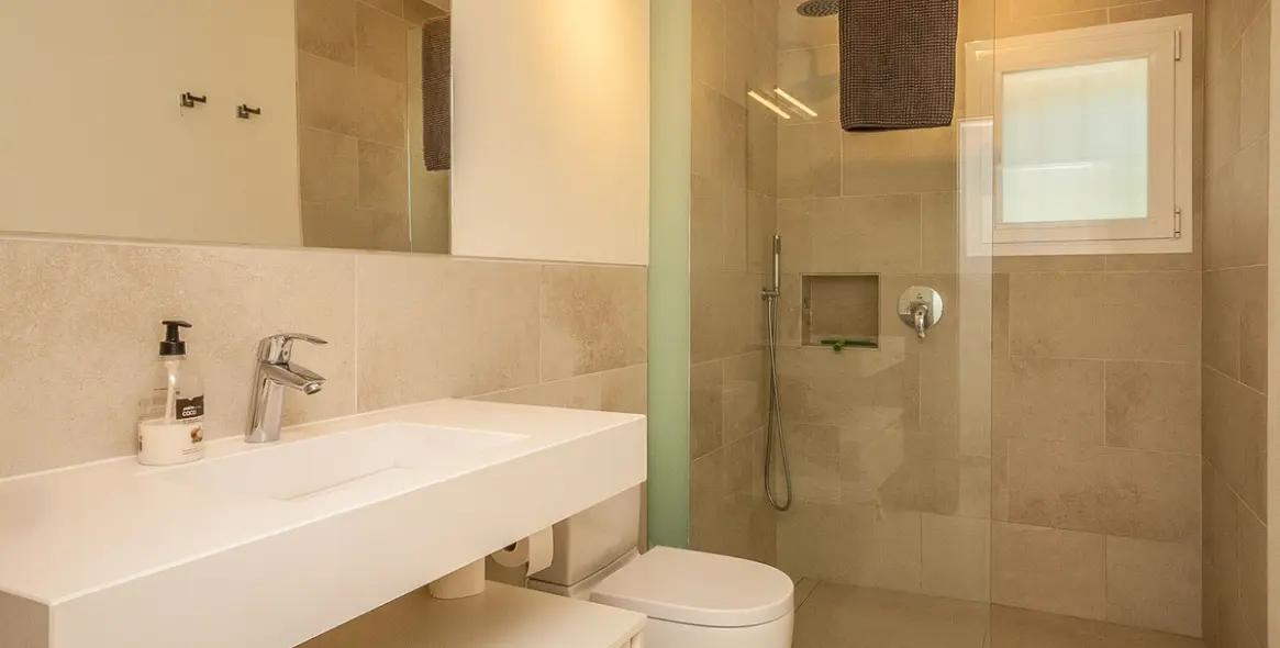 Продажа  отдельно стоящей виллы в Marbella East (район Elviria) 6