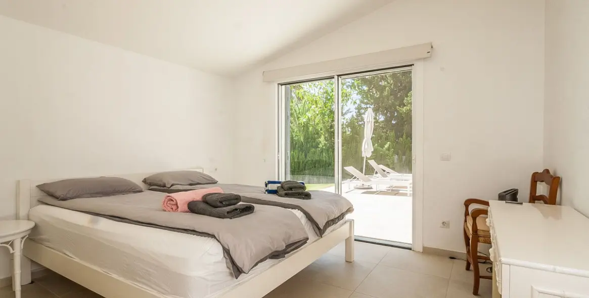 Продажа  отдельно стоящей виллы в Marbella East (район Elviria) 11