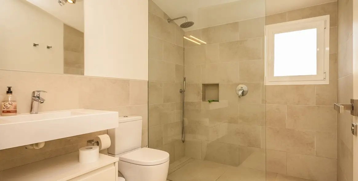 Продажа  отдельно стоящей виллы в Marbella East (район Elviria) 12