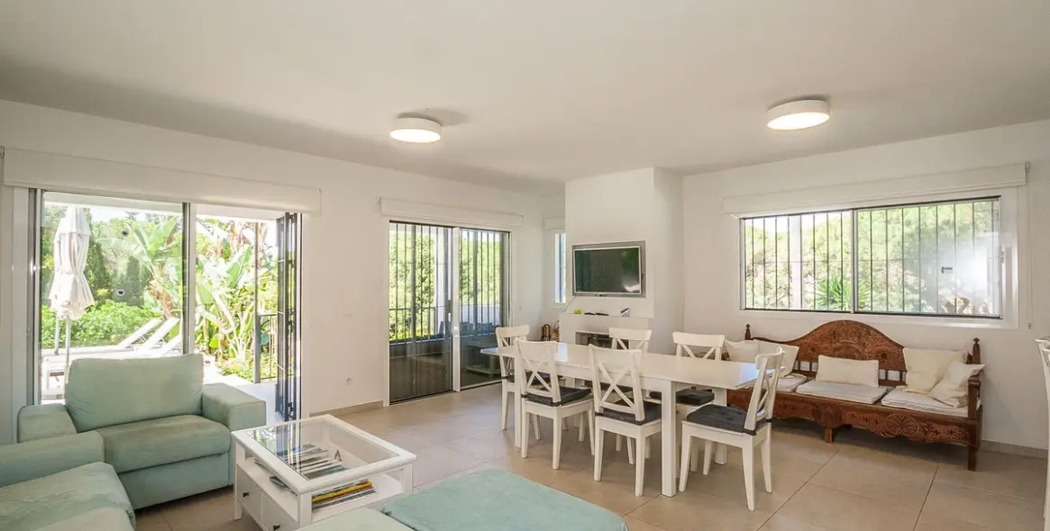 Продажа  отдельно стоящей виллы в Marbella East (район Elviria) 14