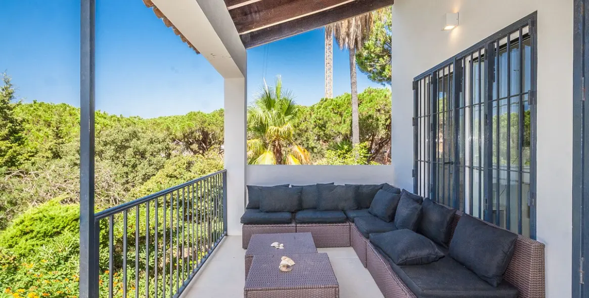 Продажа  отдельно стоящей виллы в Marbella East (район Elviria) 16