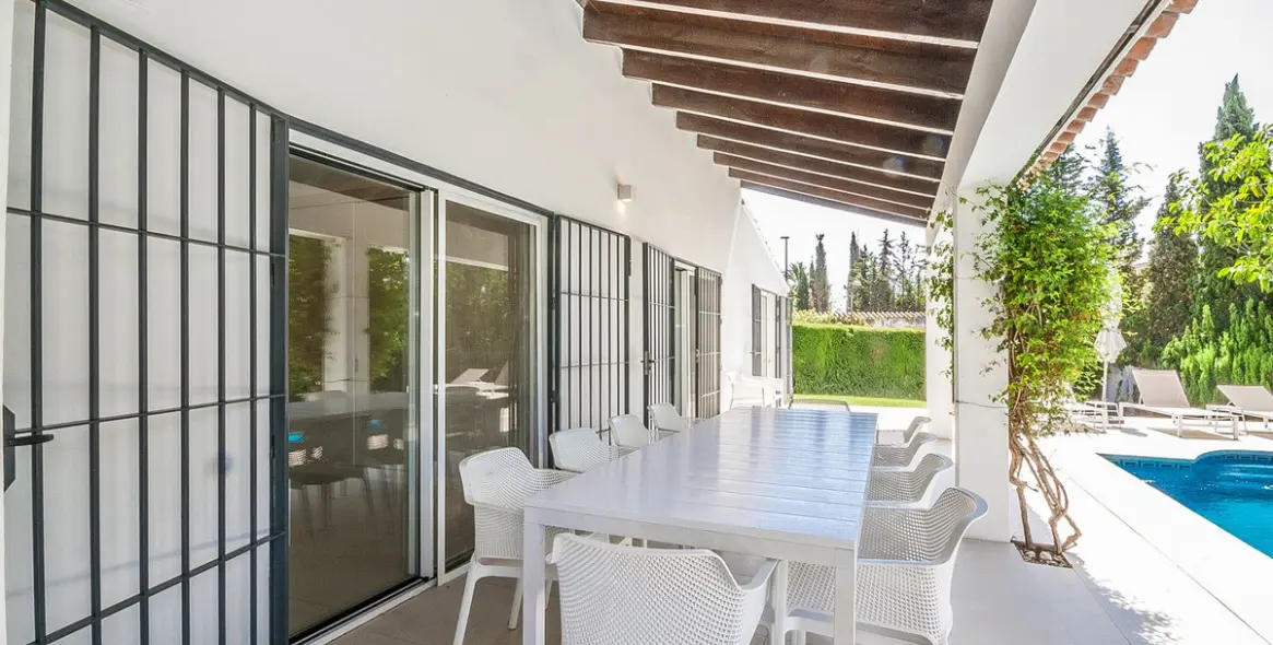 Sale of detached villa in Elviria 17