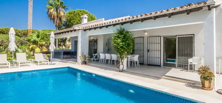 Продажа  отдельно стоящей виллы в Elviria 0