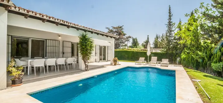 Продажа  отдельно стоящей виллы в Elviria 1